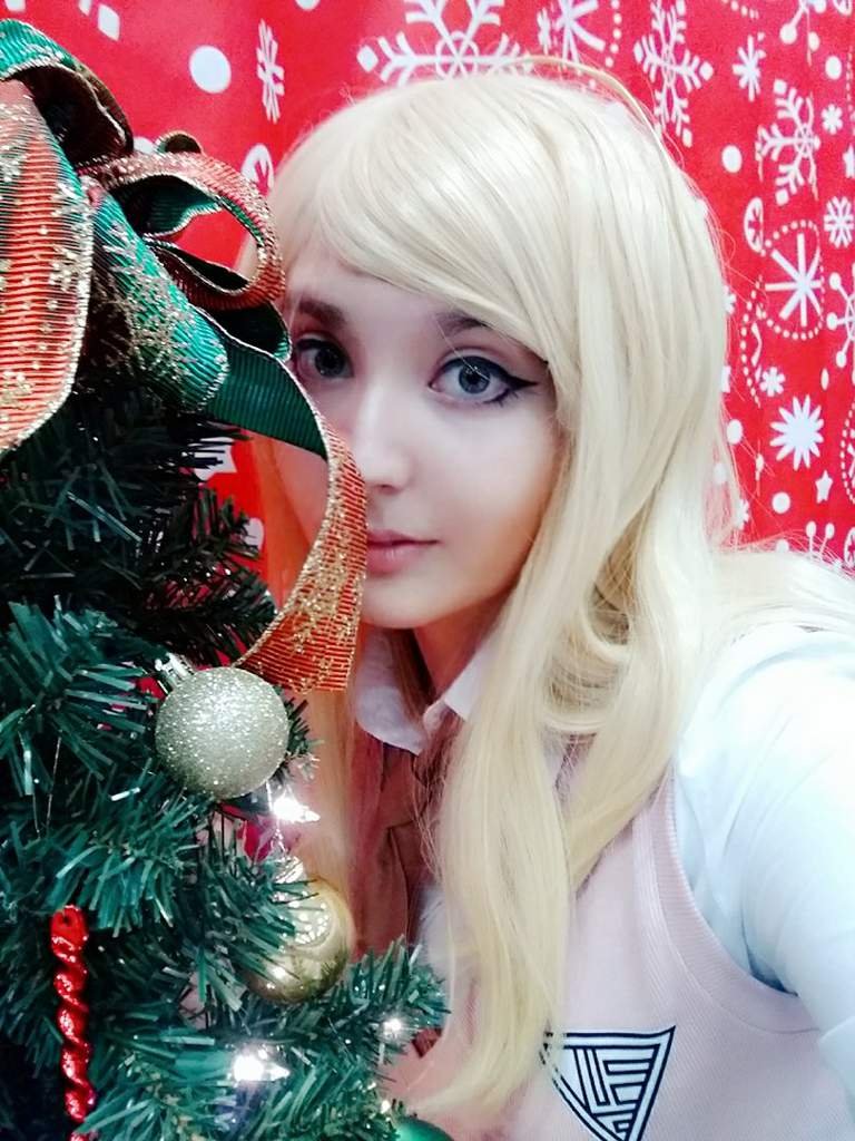 Kaede Akamatsu Xmas cosplay | Danganronpa Amino