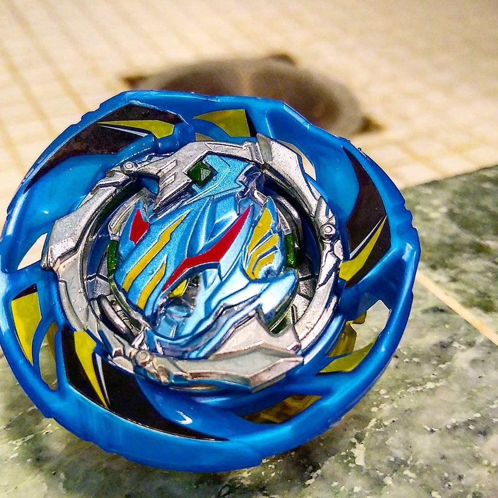 purple and yellow beyblade