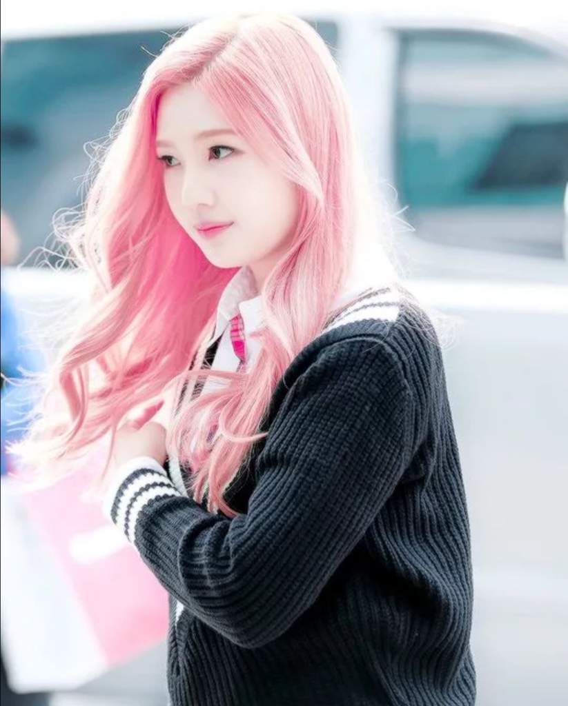 даша корейка с розовыми волосами фото