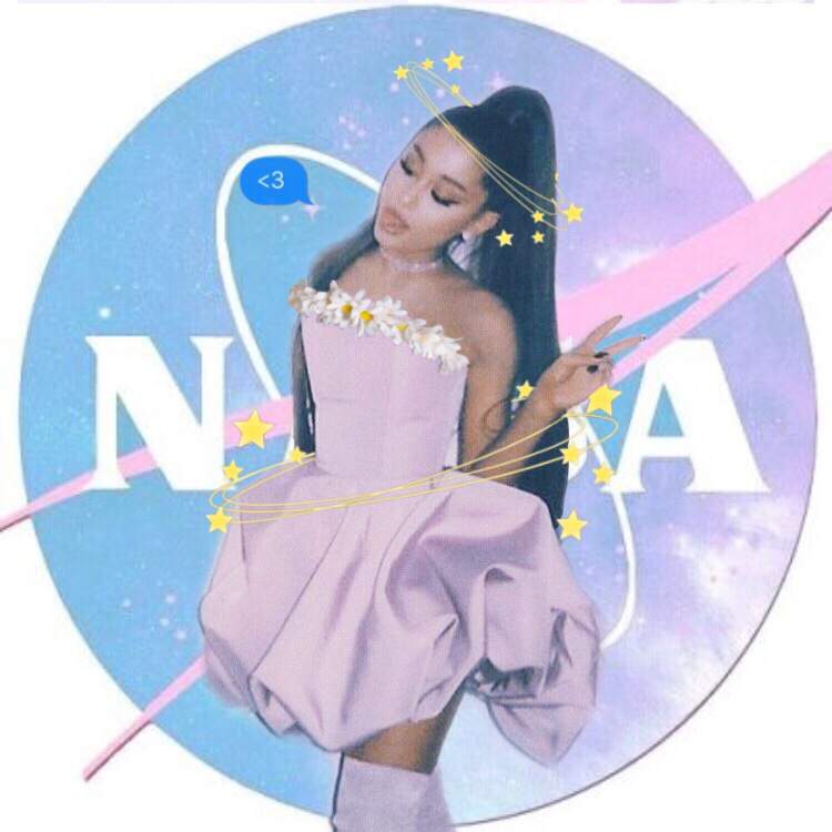 Ariana Grande Nua