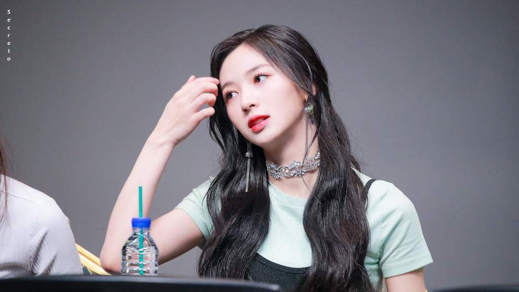 jiwon (cherry bullet) | K-Pop Amino