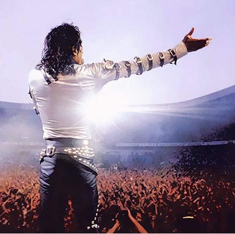 Майкл Джексон был первым в истории артистом, который распродал все билеты н...
