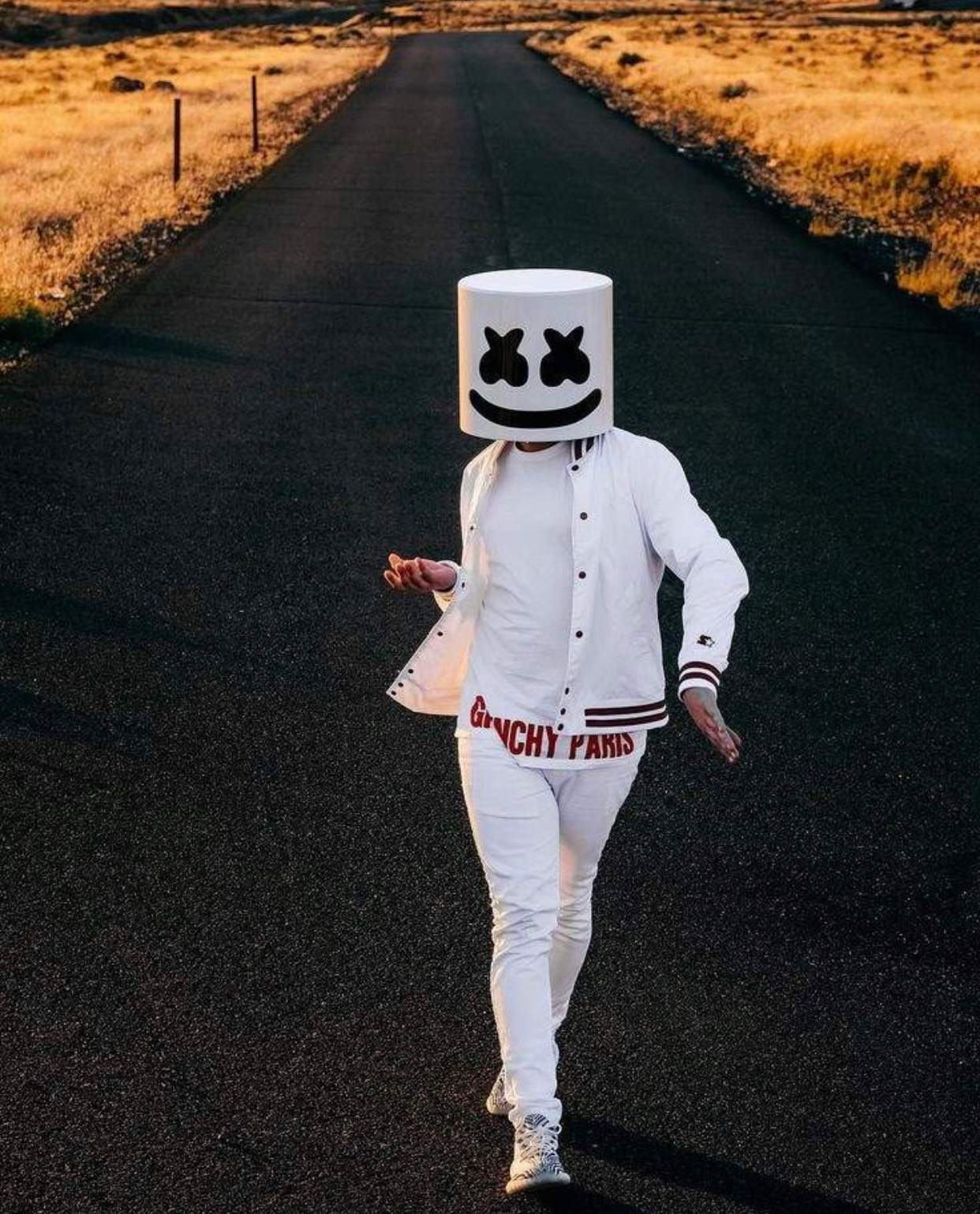 Off-Topic Posting! | Marshmello Amino