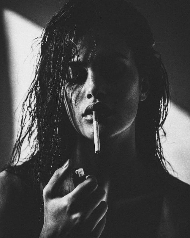 Лицо Курящей Девушки Фото
