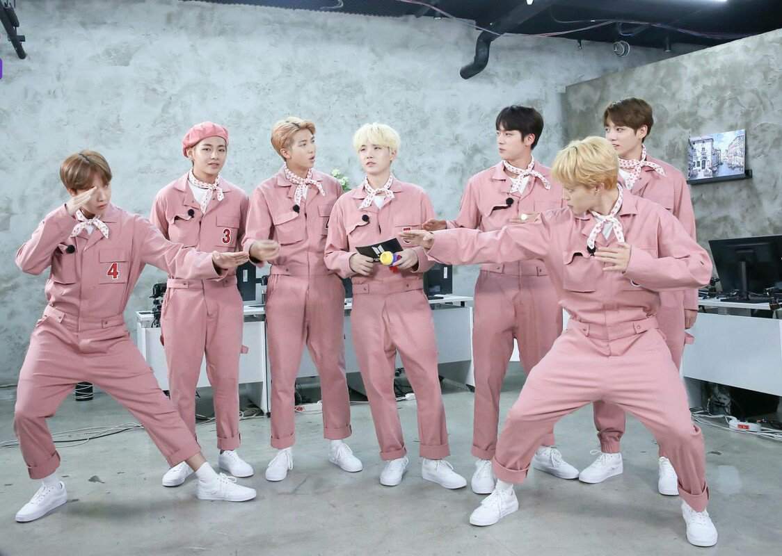 Группа BTS Чимин в пижаме