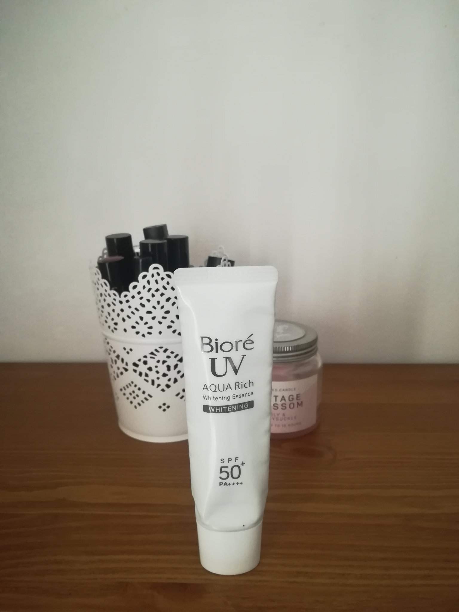 biore uv aqua rich whitening essence review