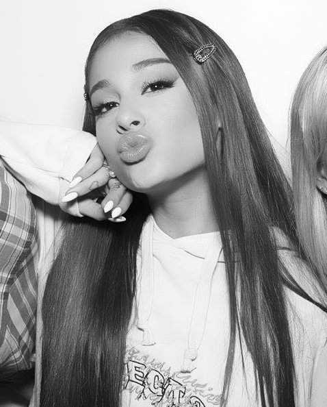 I M Living For Ariana Wearing Her Hair Down I Always Love When