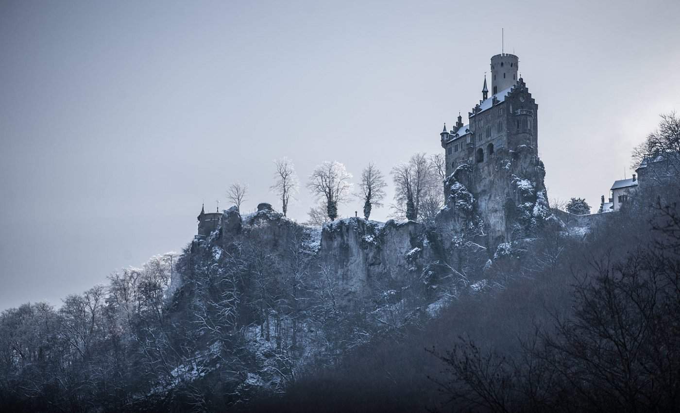 Мрачный замок Сербия