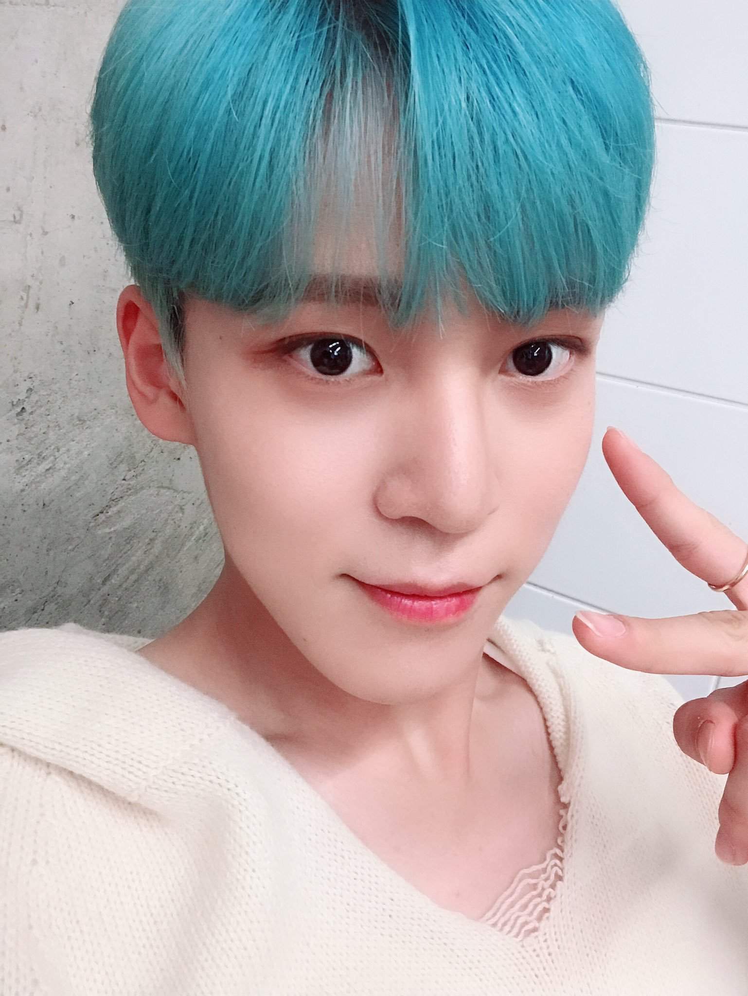 Yunho Looks Good With Blue Hair Wiki Ateez 에이티즈 Amino Amino 2136