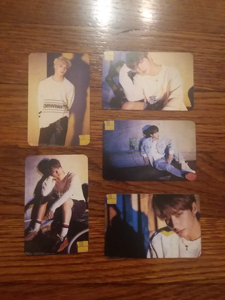 Special Album Clé 2 : Yellow Wood Limited Ver. JYP Stray Kids CD+Photobook+3Photocards+Unit Photocards+Sticker+Pre-Order Benefit+Folded Poster+Double Side Extra Photocards Set Special Album Clé 2 : Yellow Wood Limited Ver. JYP Stray Kids CD+Photobook+3Photocards+Unit Photocards+Sticker+Pre-Order Benefit+Folded Poster+Double Side Extra Photocards Set
