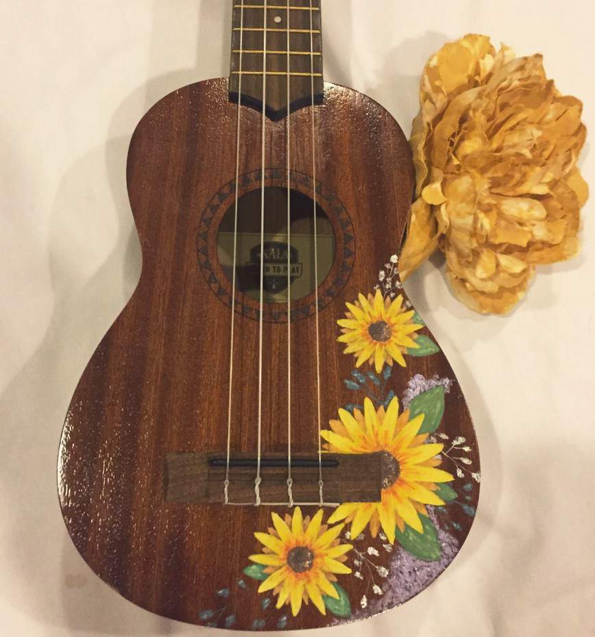 Ukulele painting 🌼 Art Amino