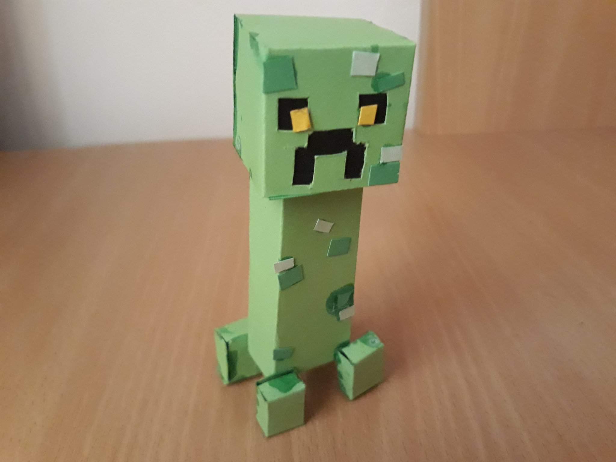 diy-cardboard-paper-creeper-minecraft-amino