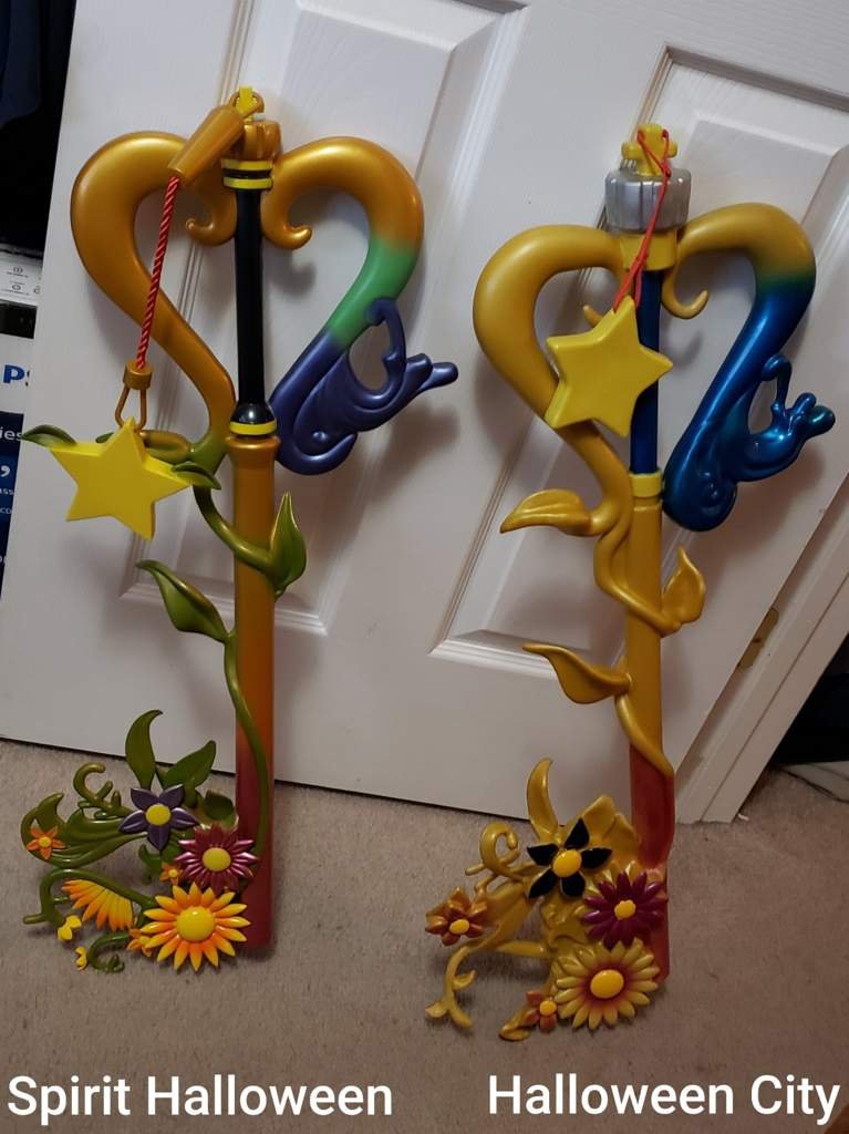 Way To The Dawn Keyblade Spirit Halloween REVIEW COMPARISON: Kairi Keyblade - Halloween City VS Spirit Halloween