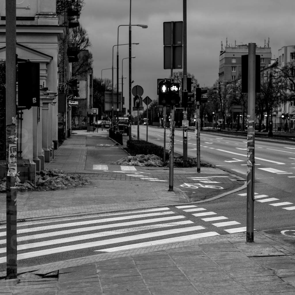 фото улицы города без людей