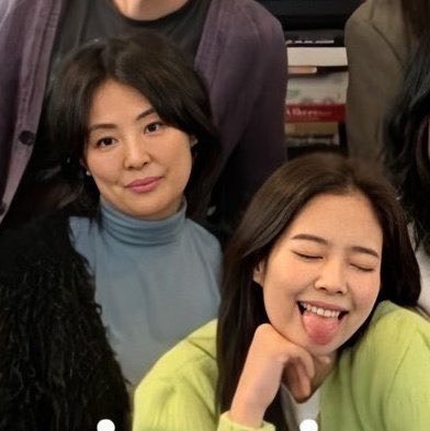 News Team Fans Can T Believe How Pretty Blackpink S Jennie S Mom Is Kim Jennie Amino
