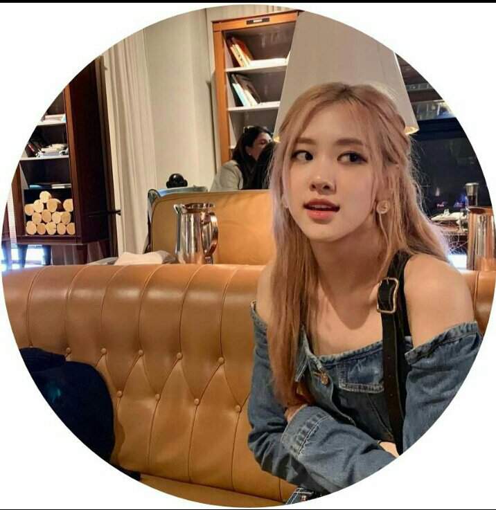 Rosé Wiki Ƭꪋıᴊıtᥙ ᴋʀᴘ Amino