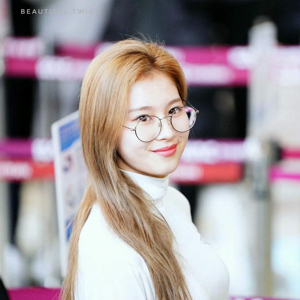 Sana Glasses👓💟 Twice 트와이스ㅤ Amino