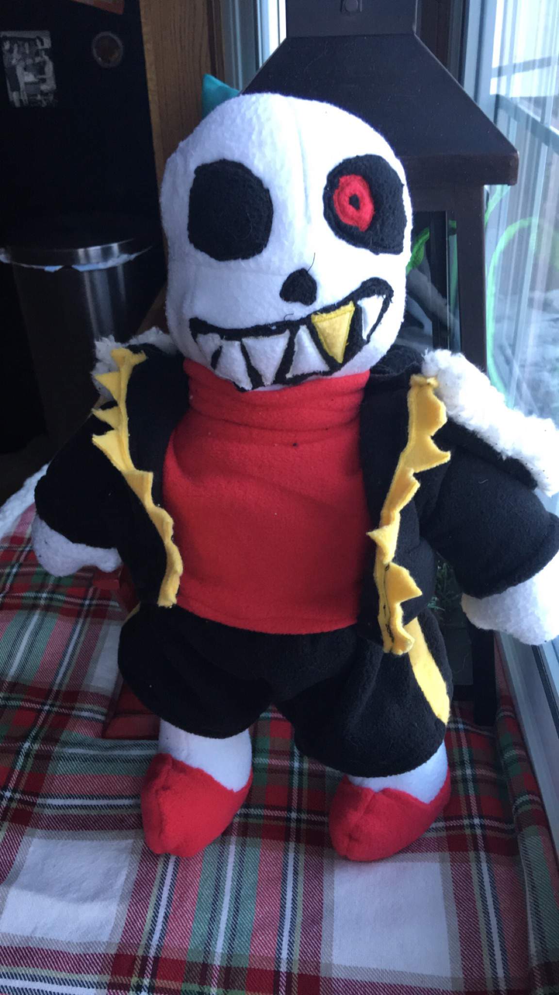 fell sans plush