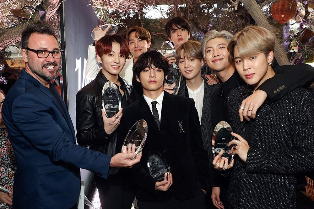 BTS Wins Group Of The Year At Variety S 2019 Hitmakers Park Jimin Amino