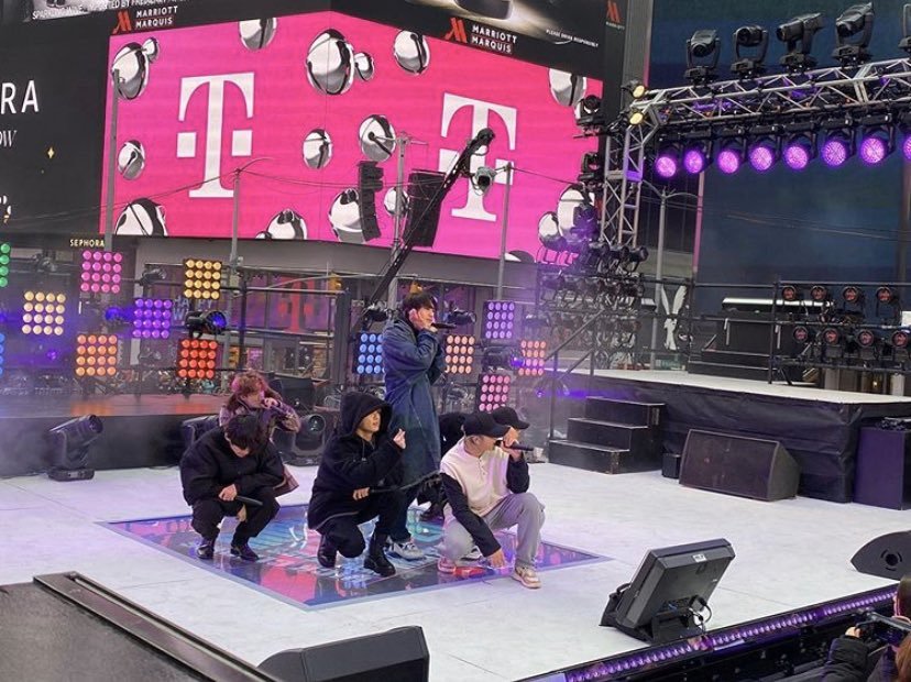 [PHOTOS] REHEARSAL IN NEW YEAR ROCKIN EVE (+TIME OF THEIR PERFORMANCE