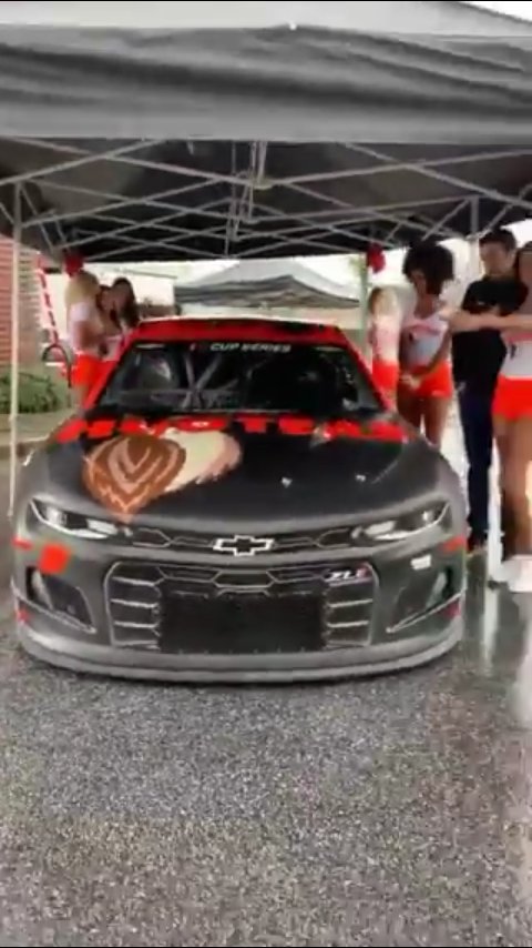 Its Fire Chase Elliotts New Hooters Scheme The Fans Have Spoken Nascar News Amino