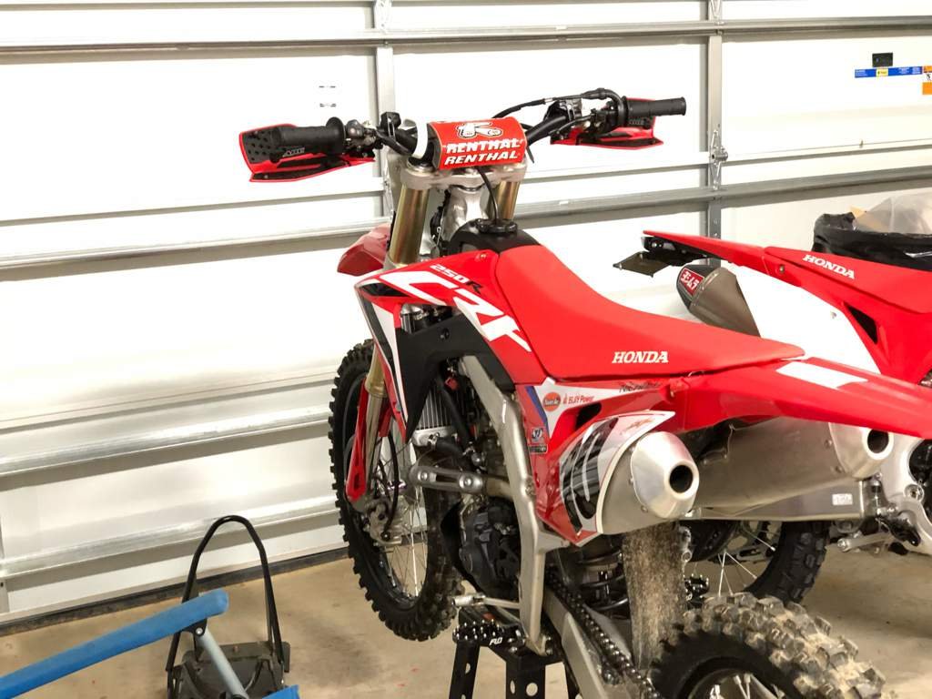 Throttle Jockey graphics, Arc composite bendable levers, flo oversized