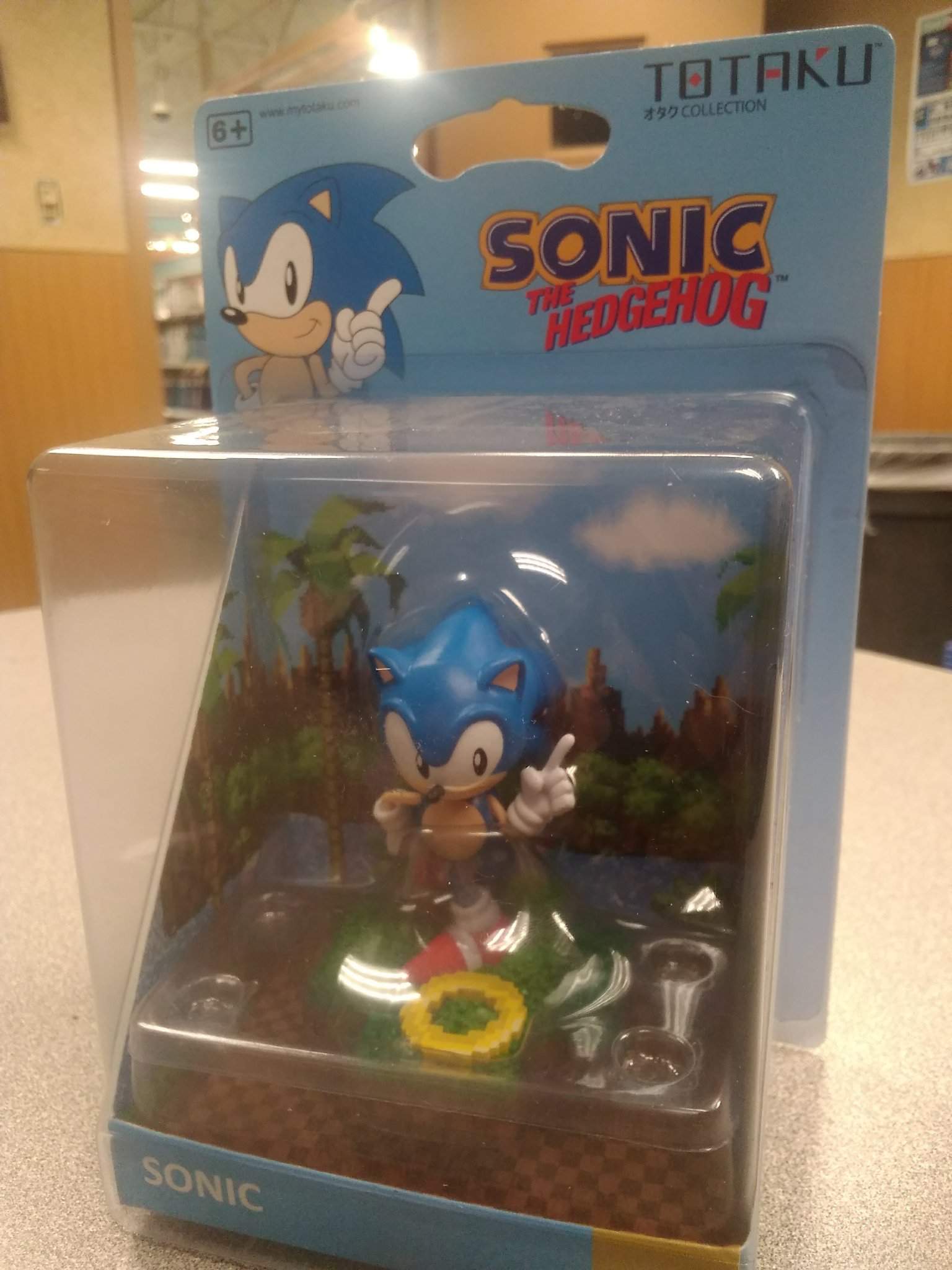 sonic the hedgehog statue gamestop