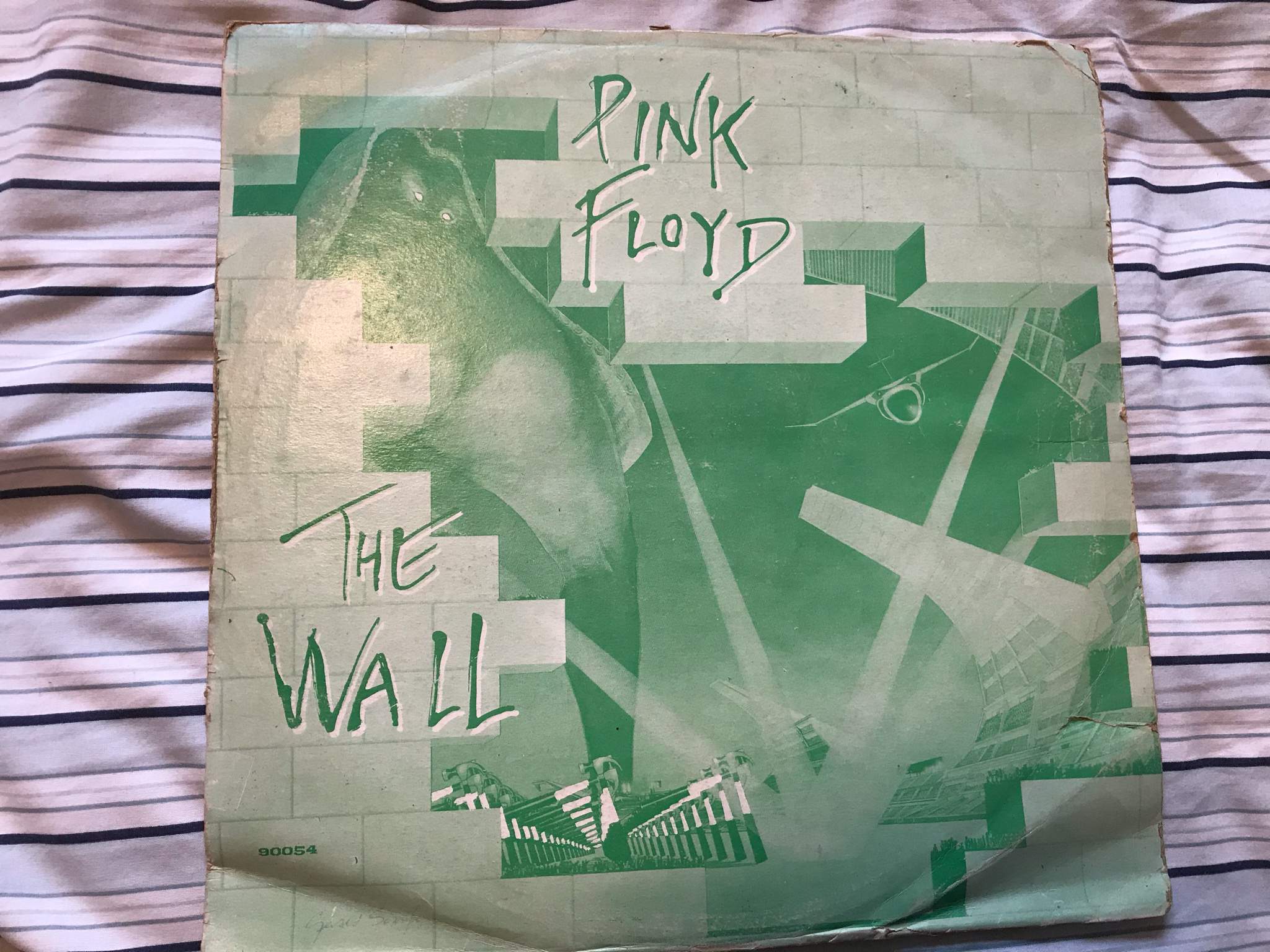 pink-floyd-the-wall-korean-bootleg-pink-floyd-amino