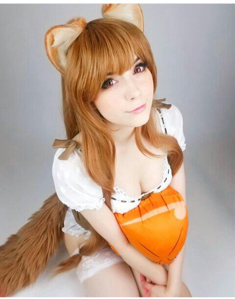 Tate No Yuusha No Nariagari Meggii Kohai Revela Un Sensual Cosplay De Raphtalia Anime Amino