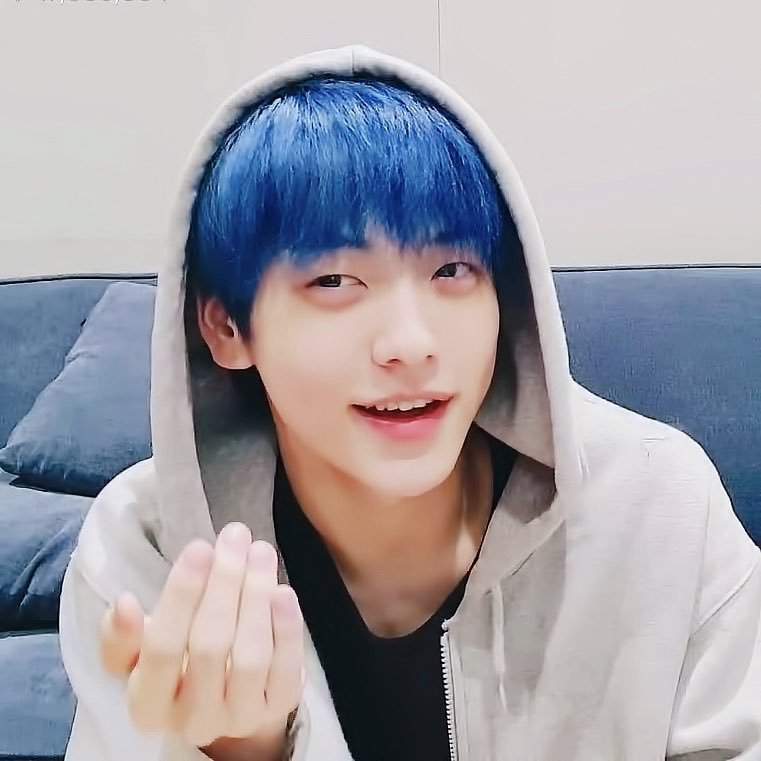 kpop blue hair