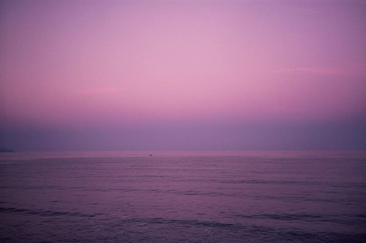 Мираж с фиолетовым небом