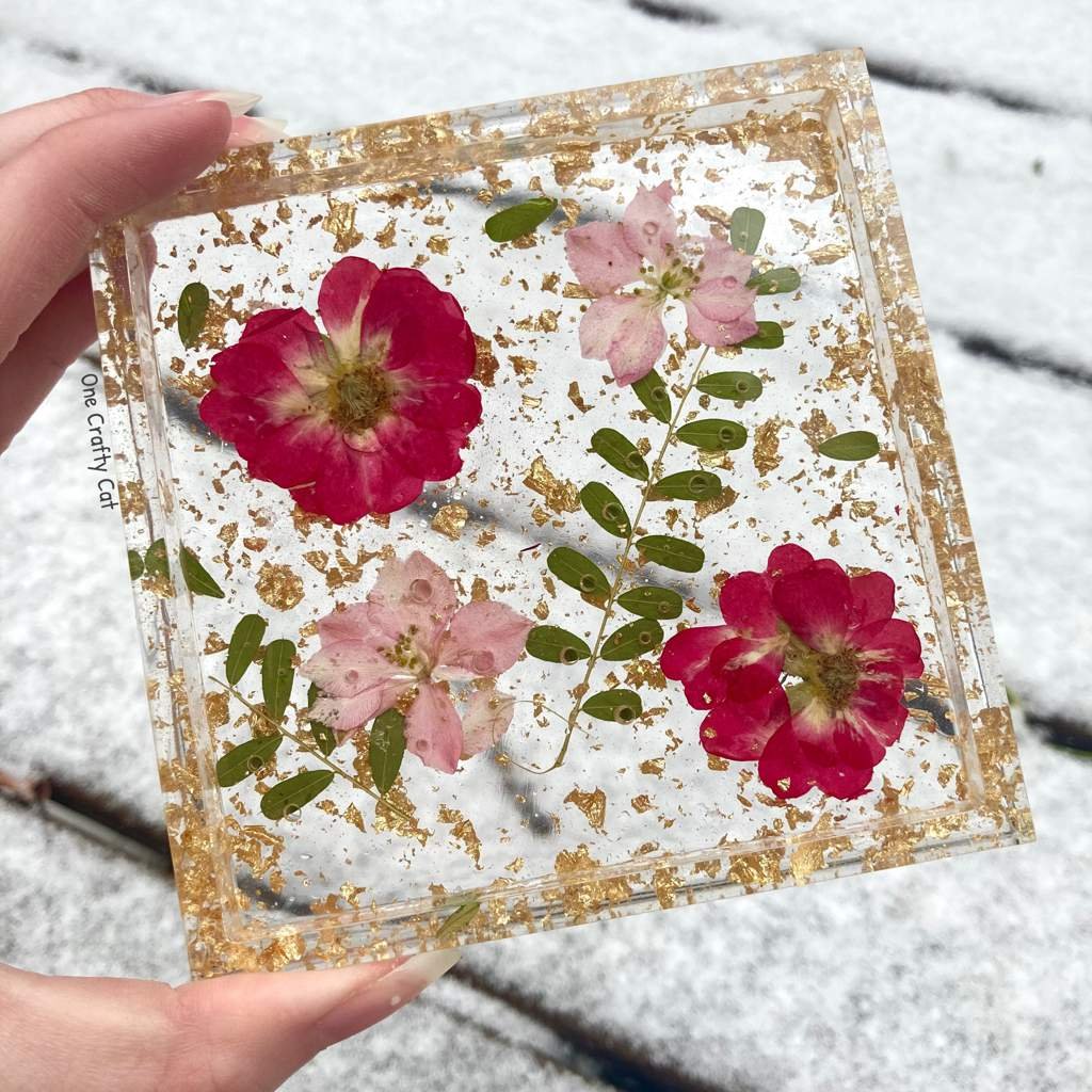 🌼 floral resin coasters 🌼 Crafty Amino