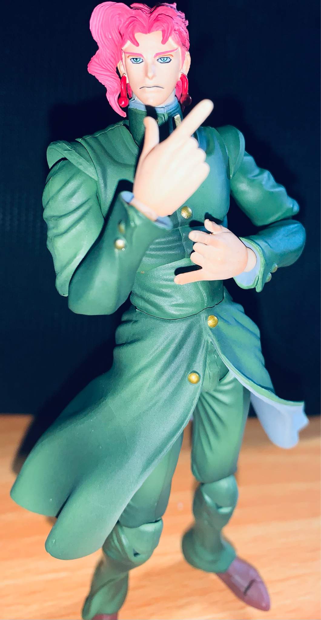 kakyoin super action statue