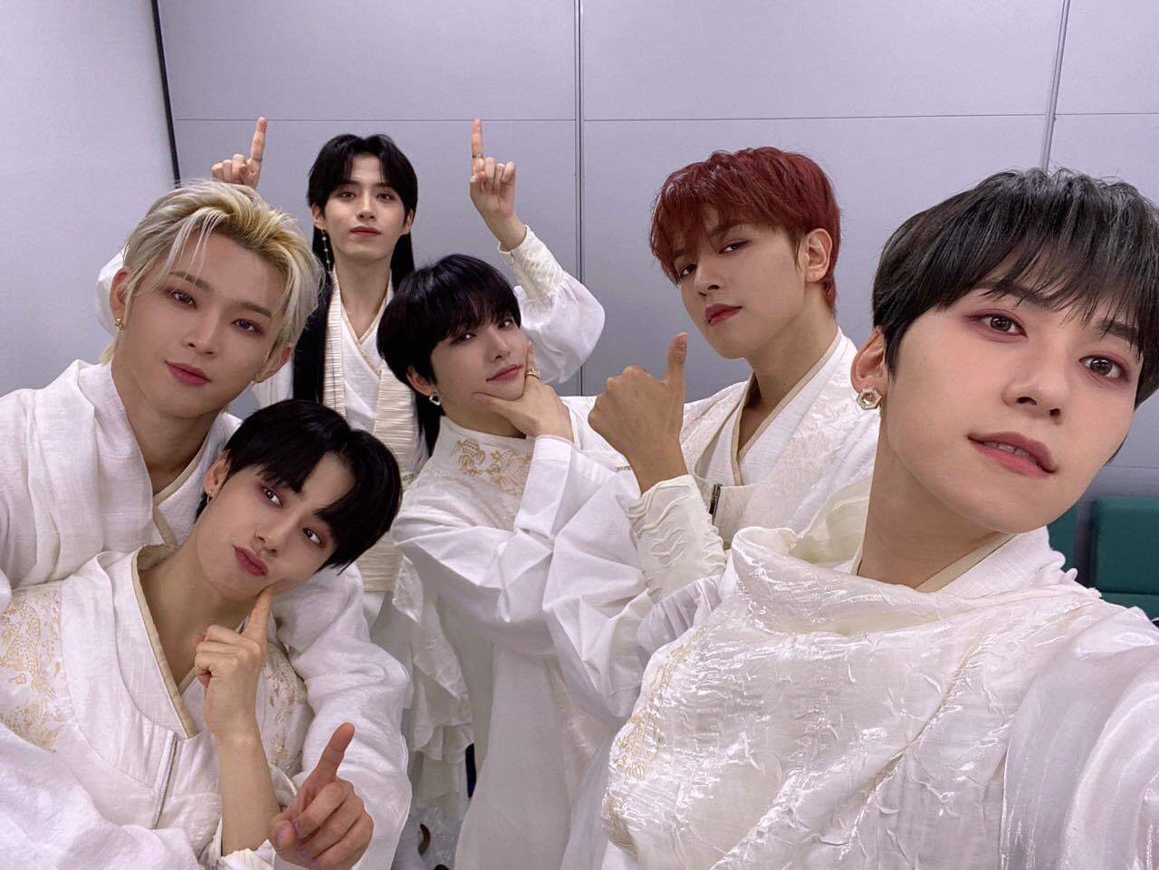 Facebook Update <b>ONEUS</b> 원어스 Amino.