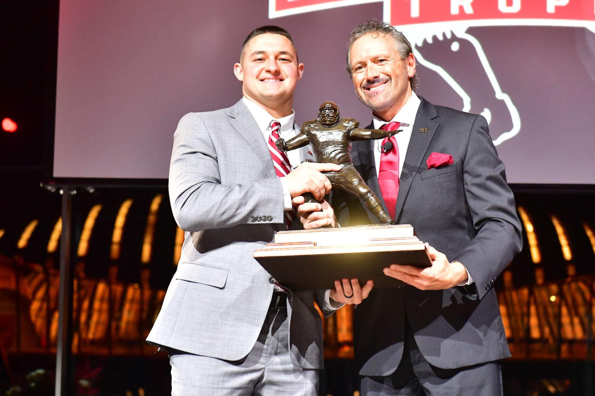 Arkansas Linebacker Grant Wins Burlsworth Trophy Gridiron 🏈 Amino