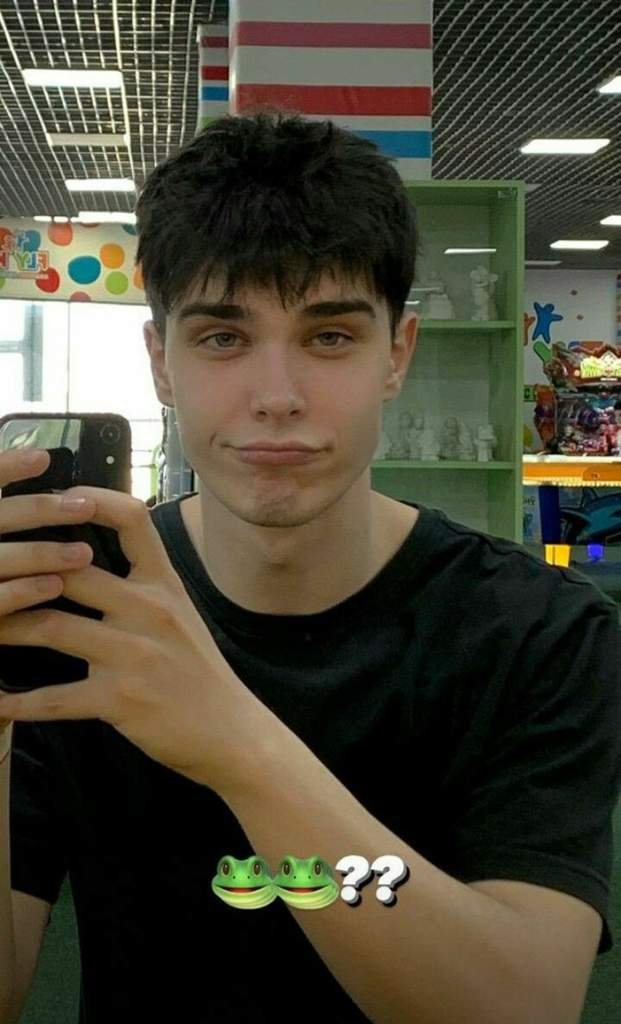 Enzo Müller | Wiki | Roleplay Amino