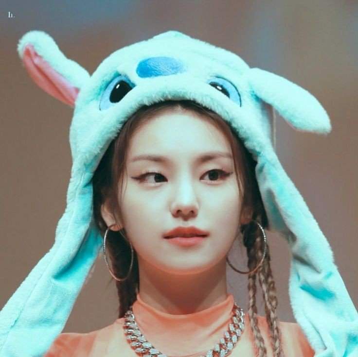 she-looks-so-cute-in-this-picture-itzy-amino