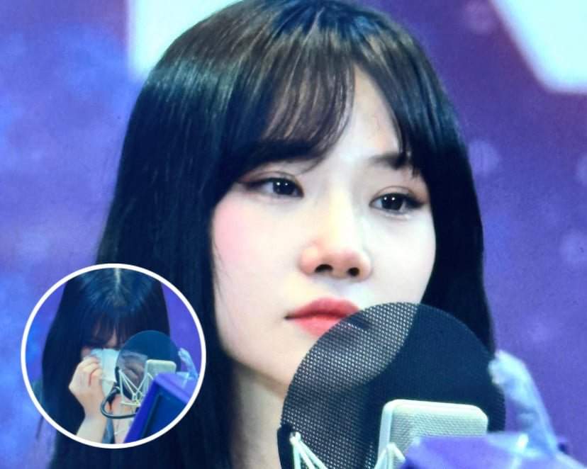 Nakyoung rompe a llorar después de recibir una llamada telefónica de su