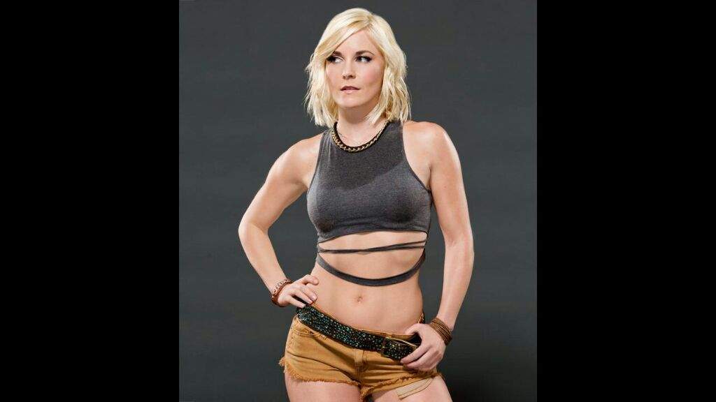 Renee Young should be in more photoshoots.