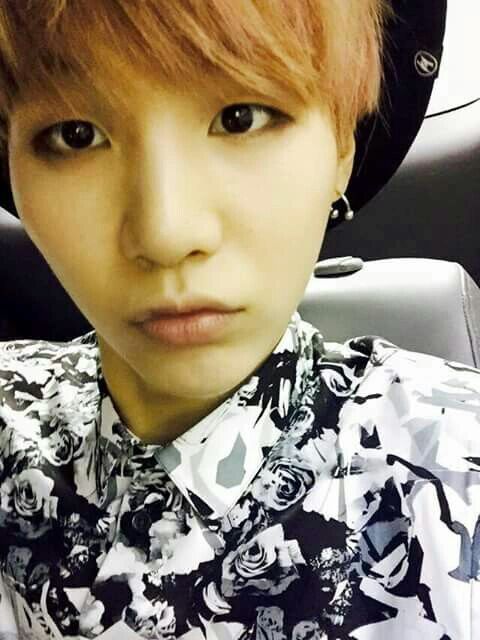 Suga and Selfies! | K-Pop Amino