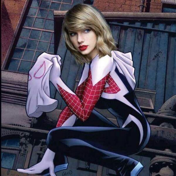 Spider-Gwen Cosplay.