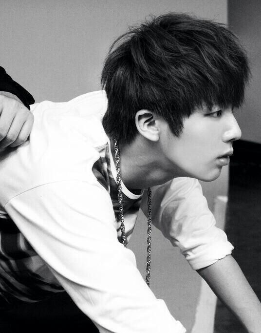 Jin's jawline got me thinking 😞 | K-Pop Amino
