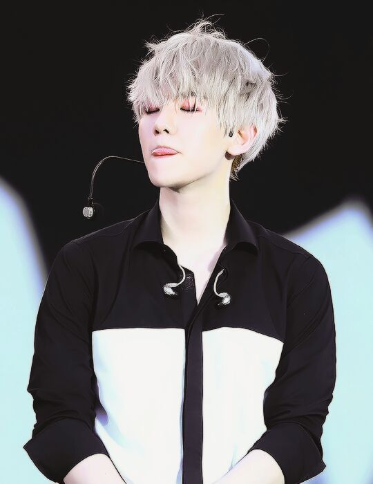 Baekhyun's Silver Hair | K-Pop Amino