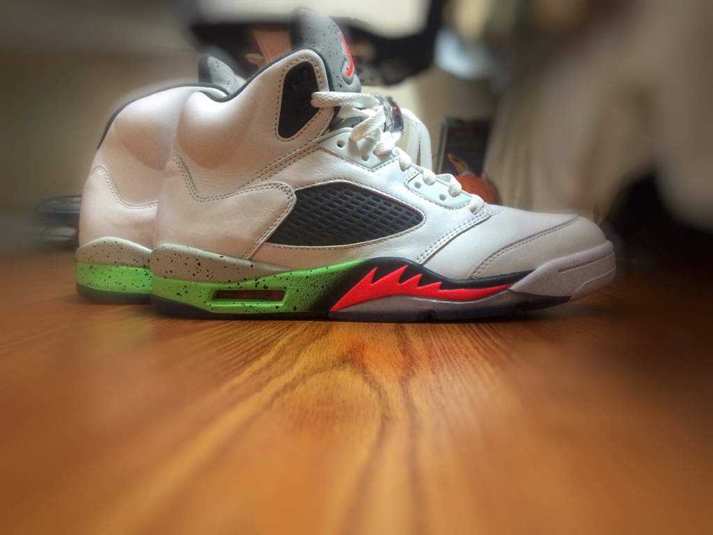 jordan retro 5 space jam