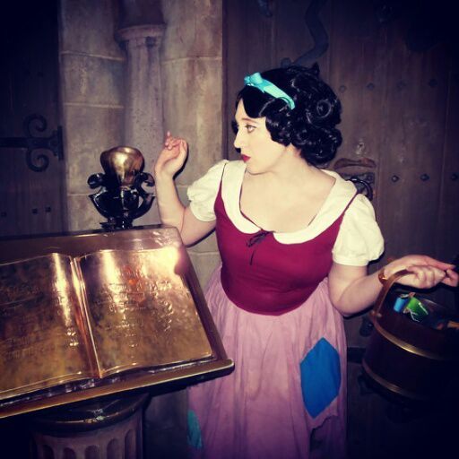 Snow White (Wishing Well) | Wiki | Cosplay Amino