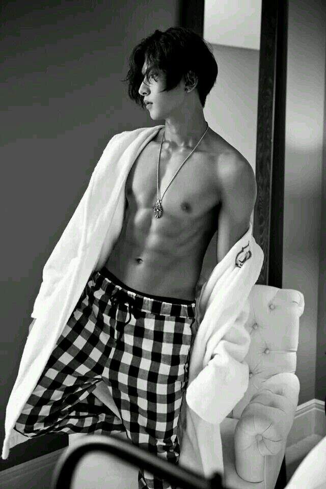 kpop-idols-with-abs-part-2-k-pop-amino