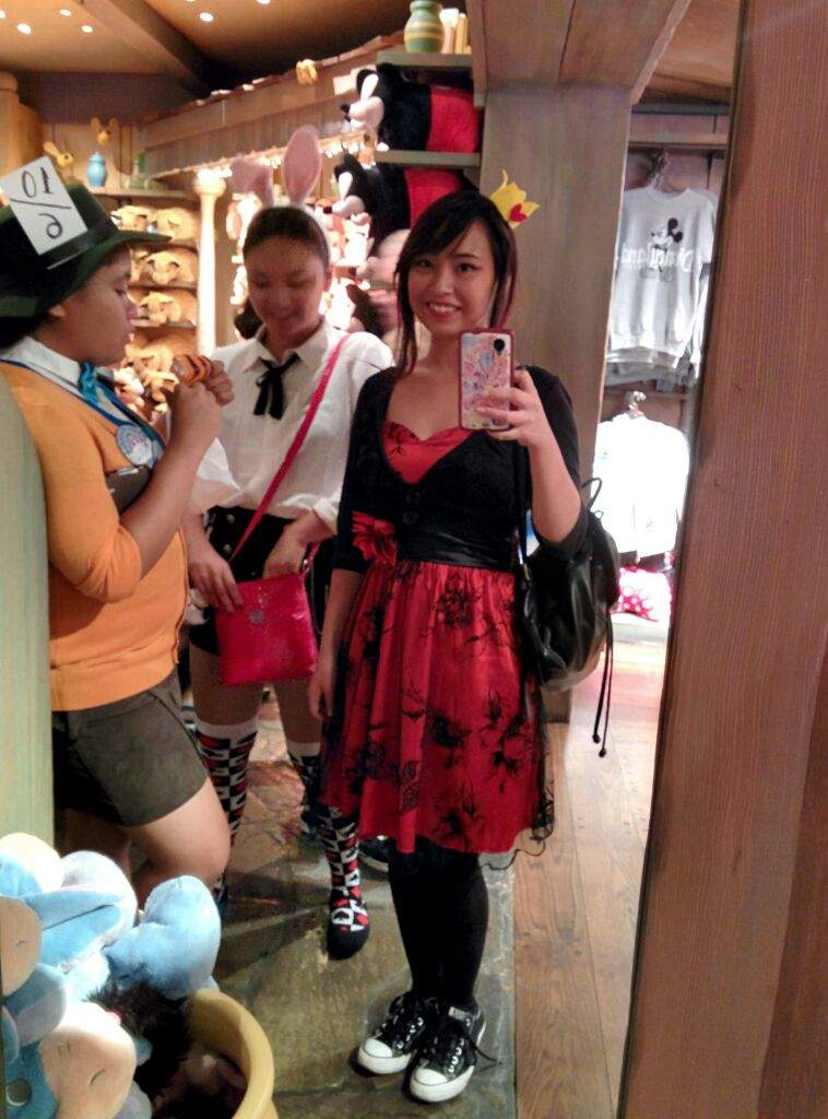 The Queen Of Hearts Disneybound With Friends Cosplay Amino