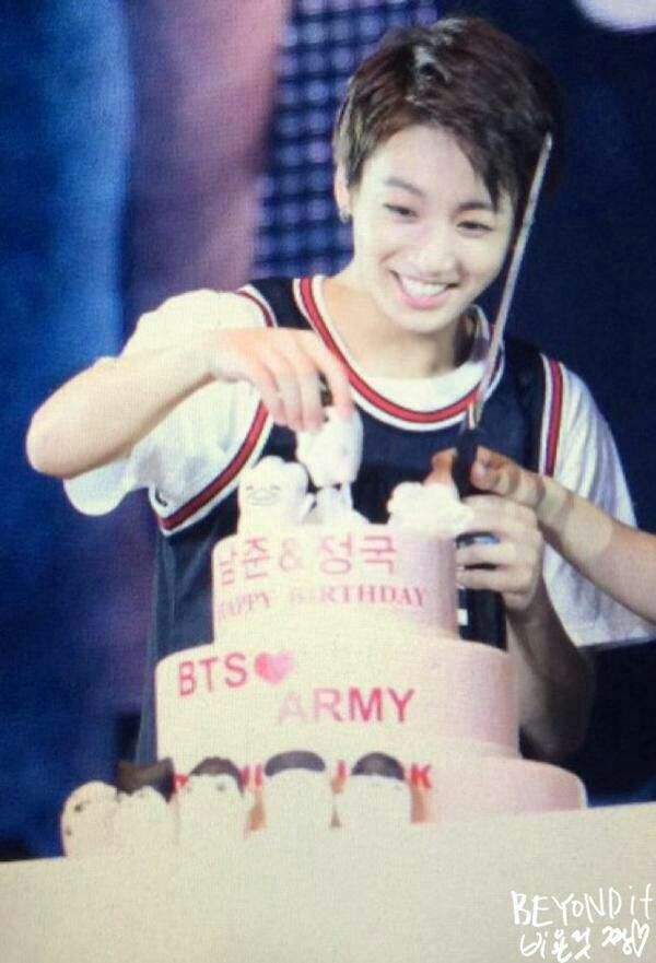 Happy Birthday Jeon Jungkook 🎆🎂🎇🎁🎀🎉🎊 | K-Pop Amino