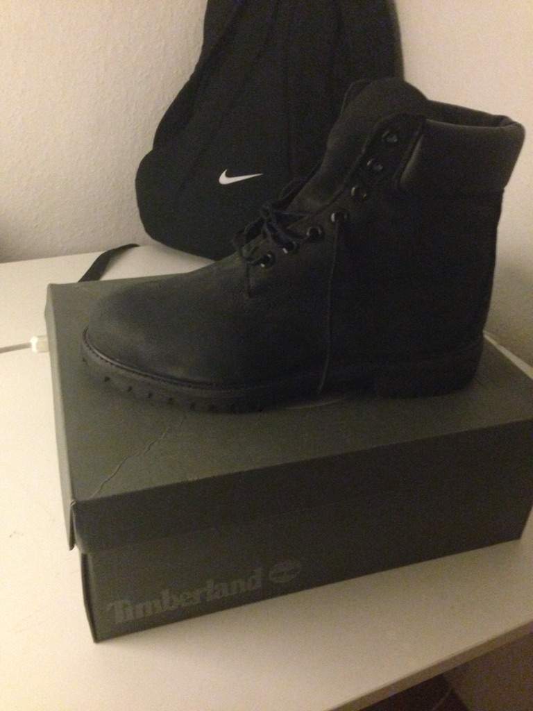 all black timbs