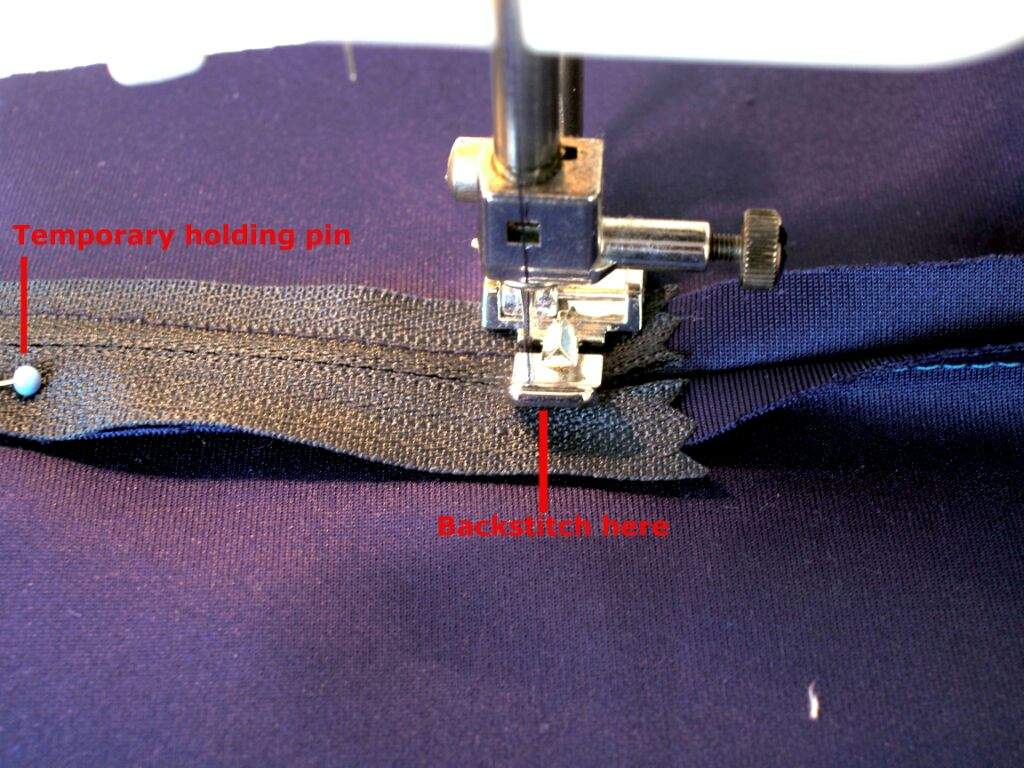 Zipper insertion tutorial | Cosplay Amino